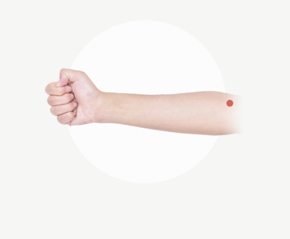 缓解喉咙痛——尺泽、上尺泽