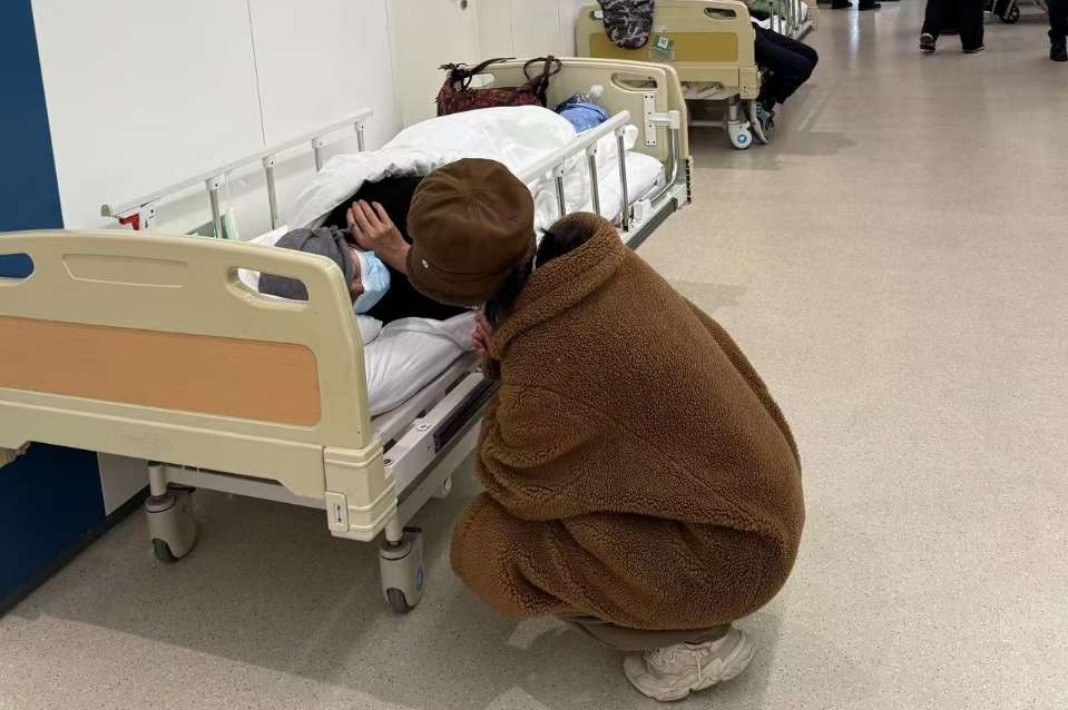 2025年第1张感动人心的“偷拍照”，承包朋友圈所有泪点！