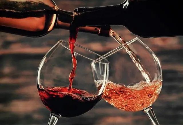 红酒怎么喝才正确？喝红酒的正确姿势，品红酒应分五个步骤进行！