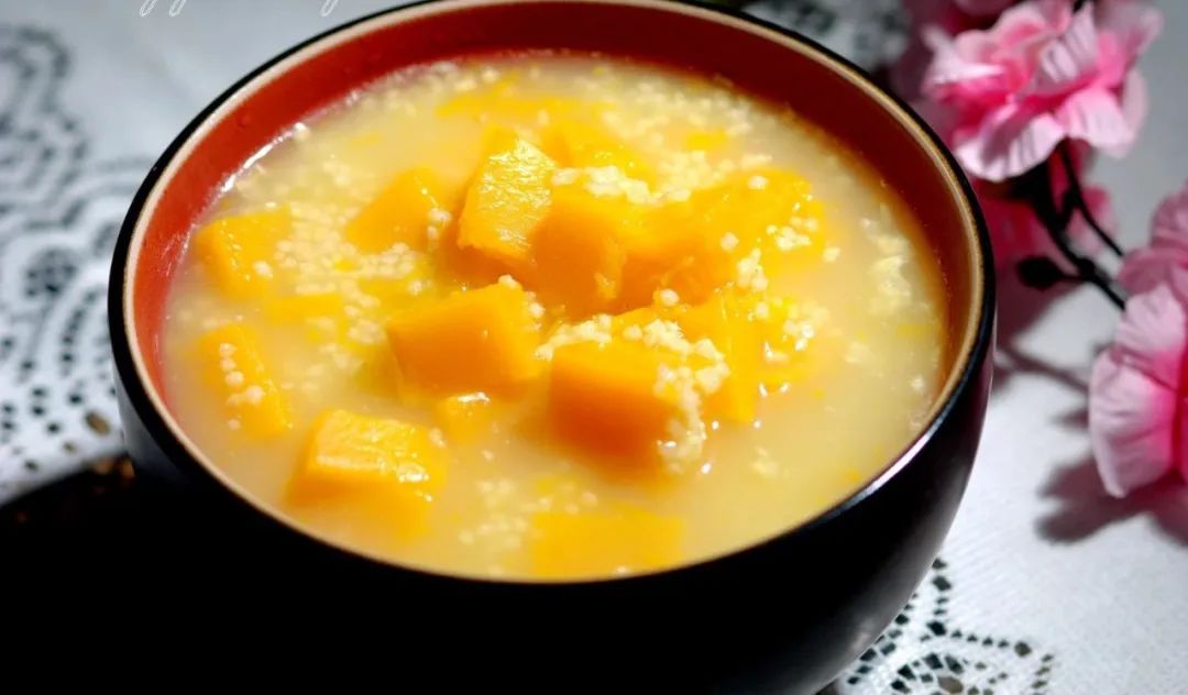 南瓜小米粥：β-胡萝卜素保护黏膜 