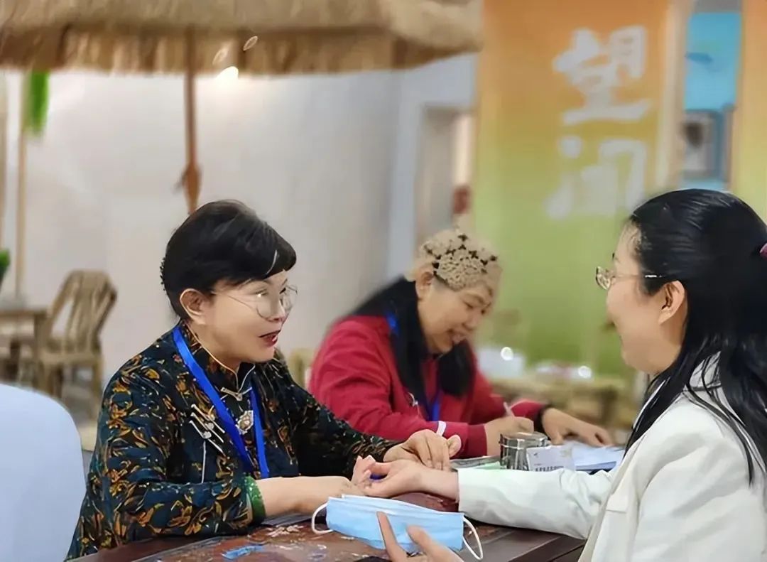 美国飞机上惊险抢回人命!中国非遗 「飞针」绝技震惊全球,20国跪求的神秘医术曝光! 美国飞机上惊险抢回人命!中国非遗 「飞针」绝技震惊全球,20国跪求的神秘医术曝光!